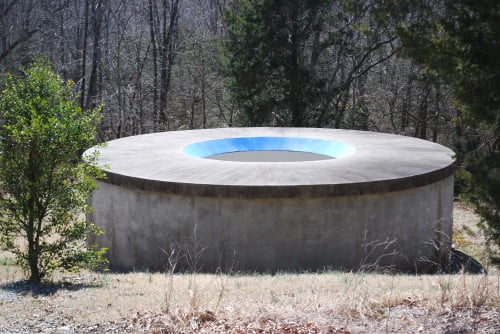 James Turrell, exterior view of Blue Pesher skyroom, 1997-1999, on the Cheekwood Sculpture Trail in Nashville. 