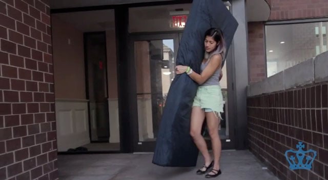 Columbia student Emma Sulkowicz carry a mattress from her dorm room. #metoo