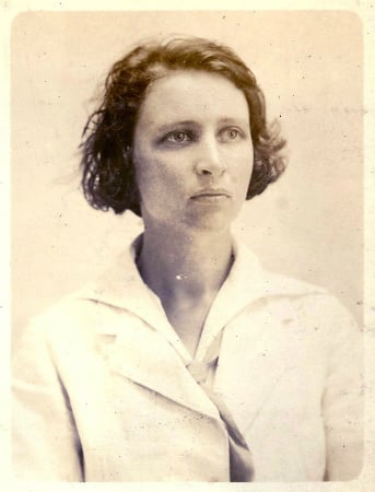Sepia photograph of a young woman looking beyond the camera. She is the 20th-century American philosopher Susanne Langer.